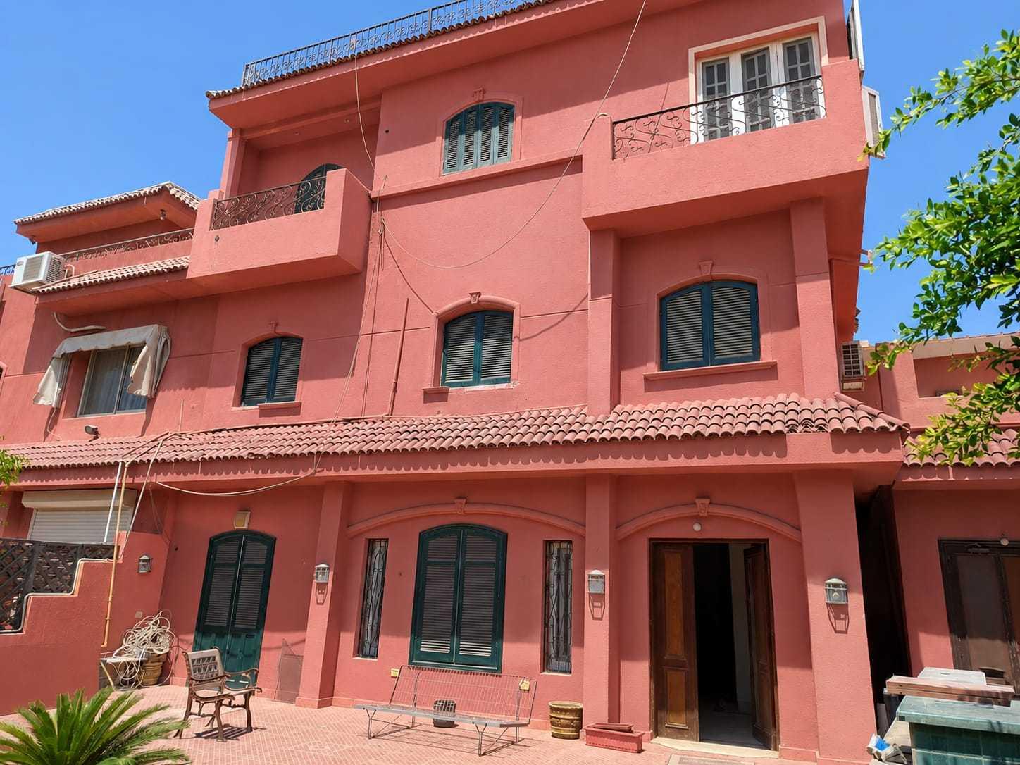 🏡 فـيلا مميزة للبيع 💰📌 بكمبوند حدائق السليمانية – أمام مول أركان مباشرة▪️كمبوند راقي يتميز بالهدوء والأمن ▪️ڤيو مفتوح ومميز▪️3 أدوار▪️مساحة مباني 400م²▪️مساحة أرض 250م²▪️5 غرف نوم + 3 حمام + ريسيبشن كبير ▪️جاردن خاصة 120م² 🤍▪️جراچ يسع 4 سيارات 🚗📜 مسجلة شهر عقاري🛡️ أمن وحراسة 24 ساعة📈 مناسبة للسكن والاستثمار 💵📞