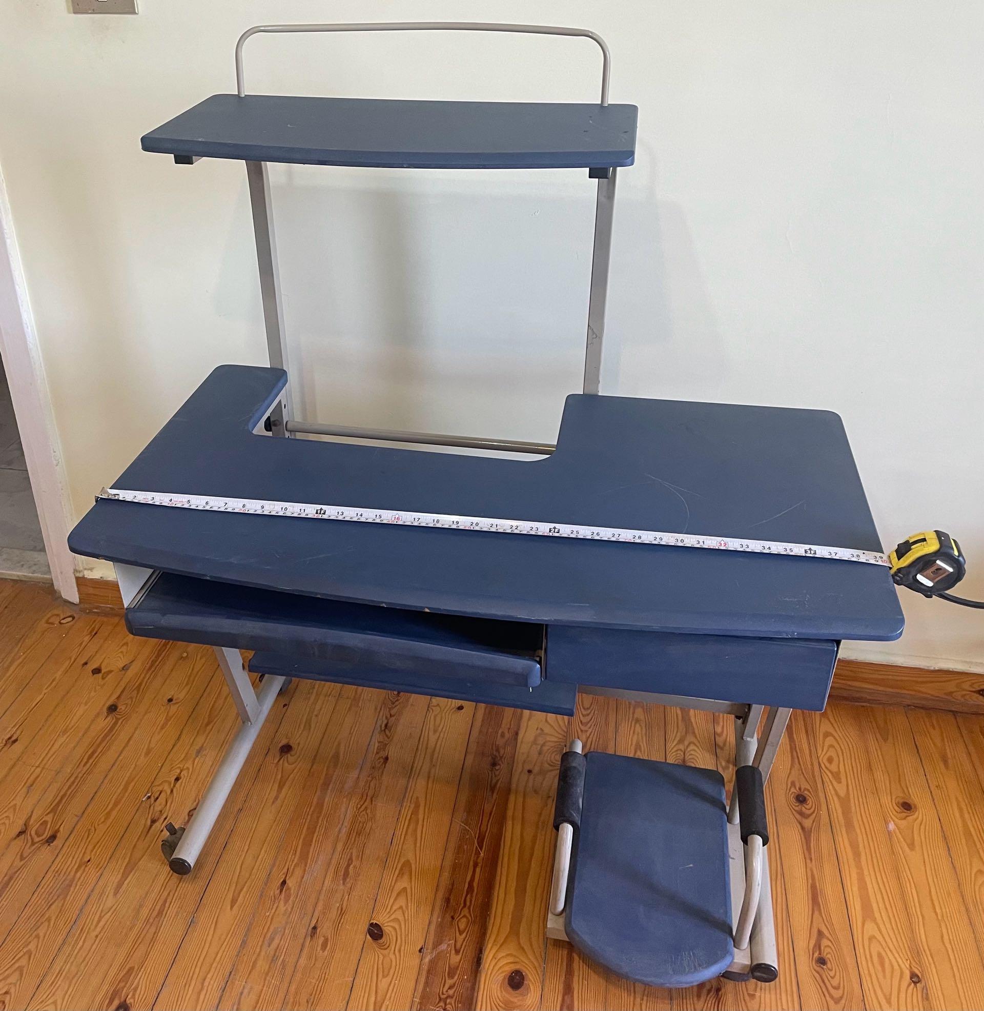 ترابيزة ومكتب مذاكرة كمبيوتر والعاب مستورد بحالة ممتازةCompact Gaming Computer Desk with 3 shelves