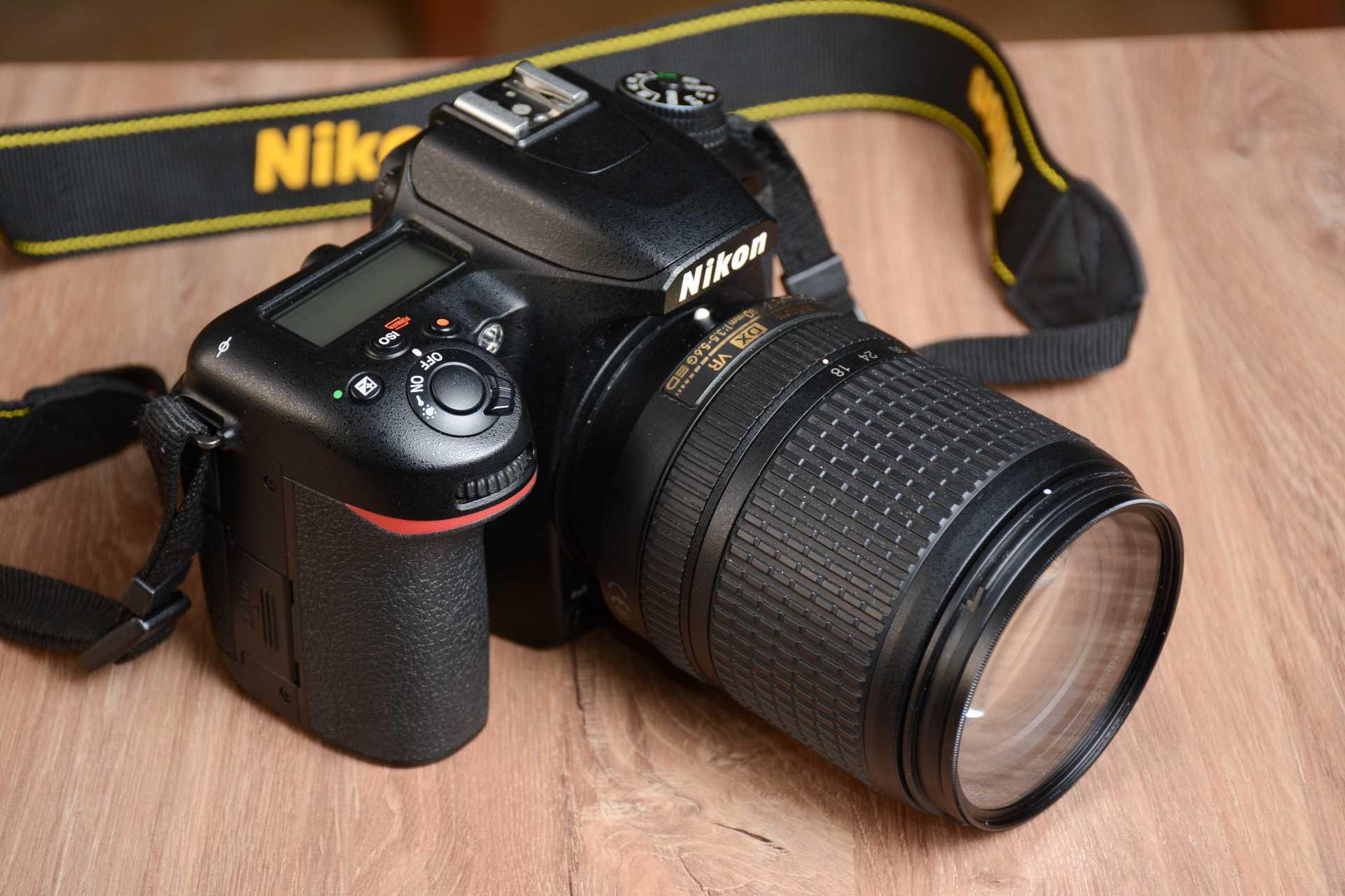   Nikon D7500 كاميرا نيكون احترافية بكل  مشتملاتها بحالة ممتازة 