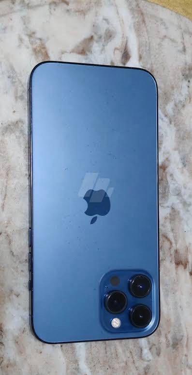 iPhone 12 Pro للبيع بحالة ممتازة