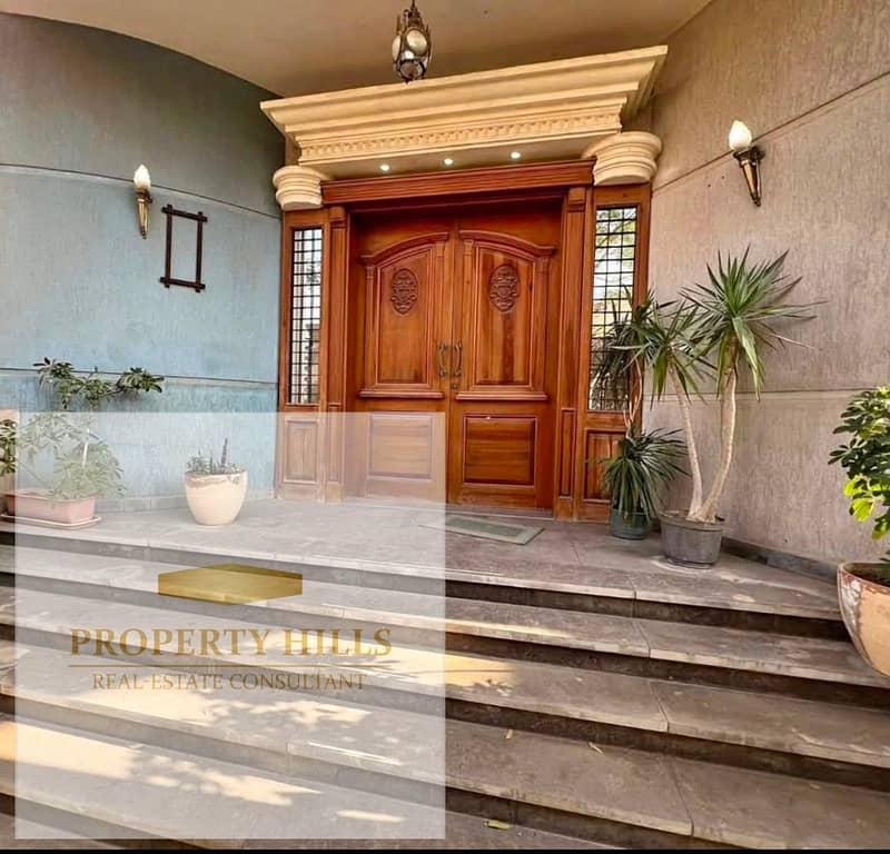 Villa with private pool for sale with a landscape view in New Cairo — 1/8
