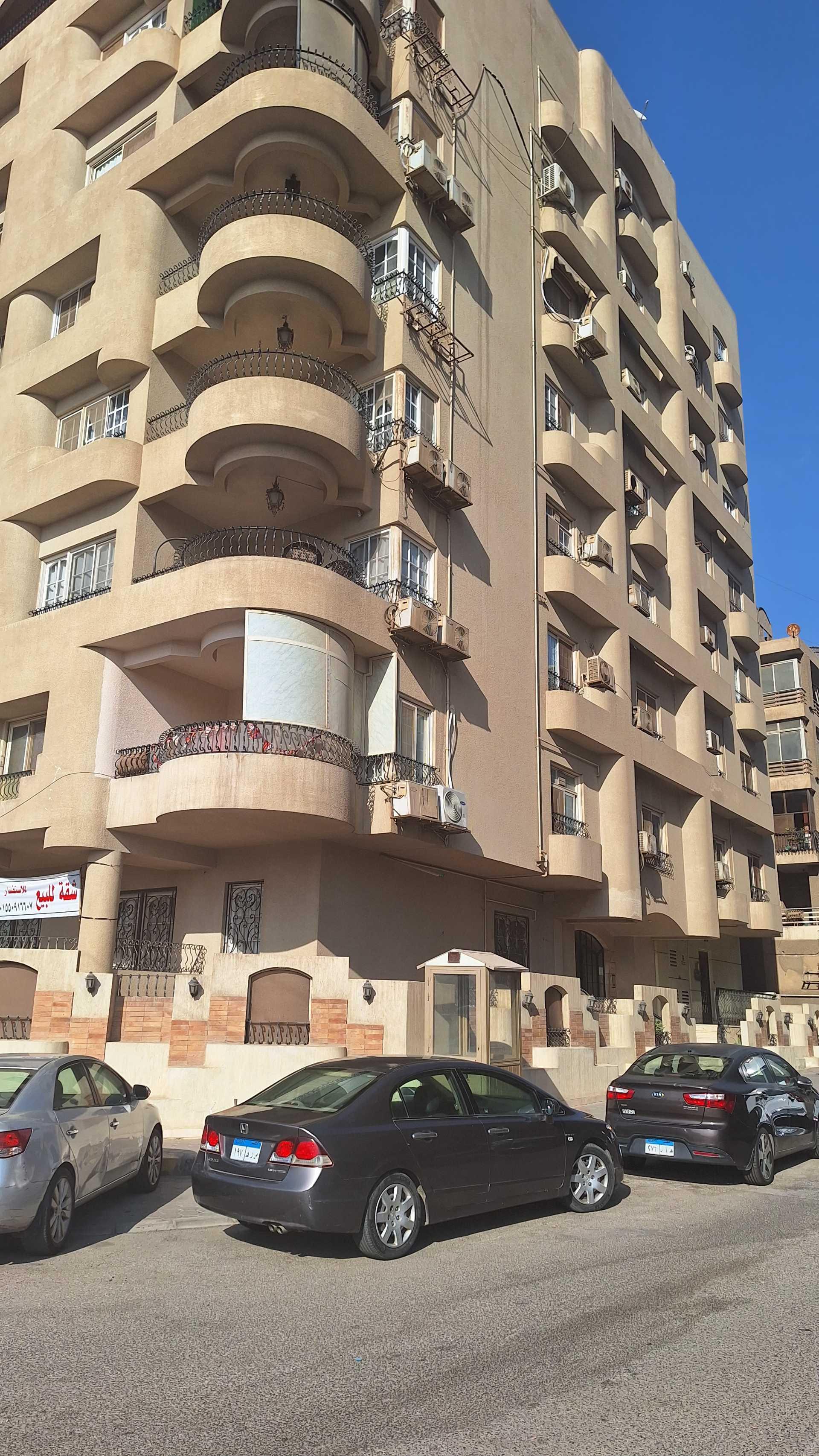 شقه في النزهه الجديده شارع جمال عبدالمنعم  من شارع الدكتور احمد مصطفي  بجوار بيدذا دومينوز