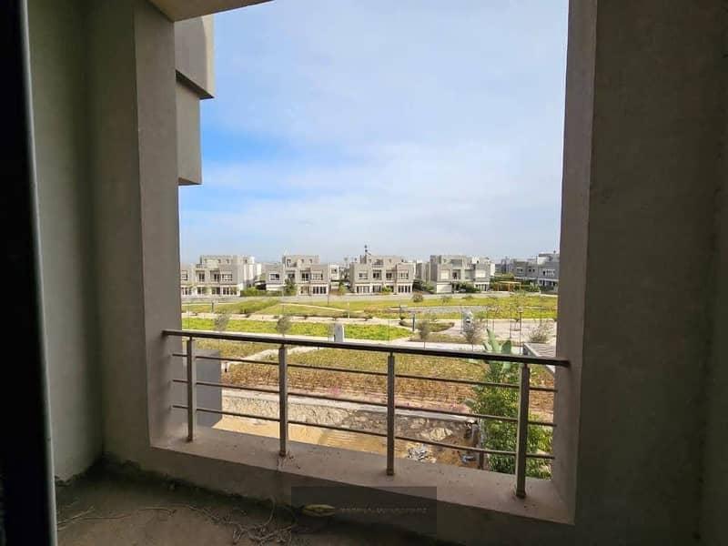 Twin house for sale in Etapa compound in a prime location overlooking a large landscaped area, 394 meters — 1/5