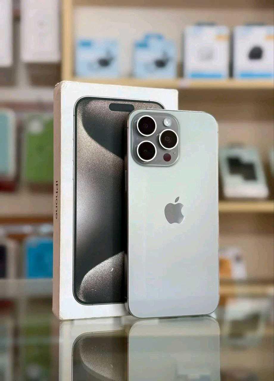 iPhone 15 Pro Max — 256GB — 1/2