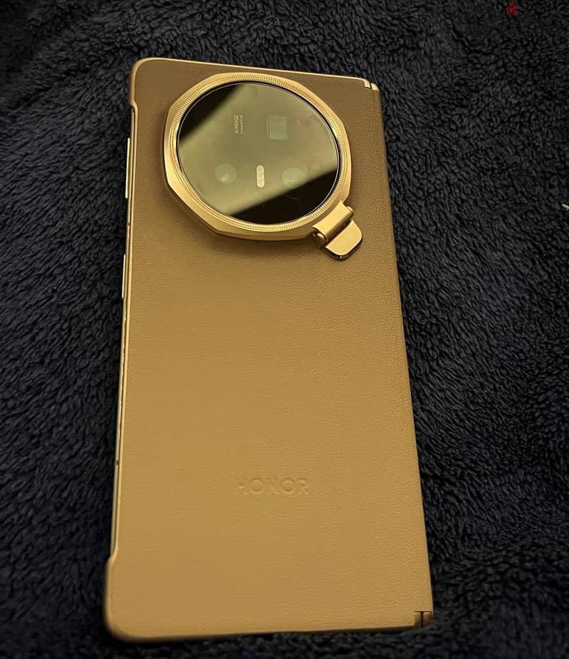 Honor Magic V5 — 1/4