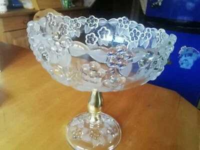 طبق كريستال ألماني أصلي على قاعده من  Walther Glas المشهوره من ألمانيا الغربيه عمره أكتر من  ٤٠
