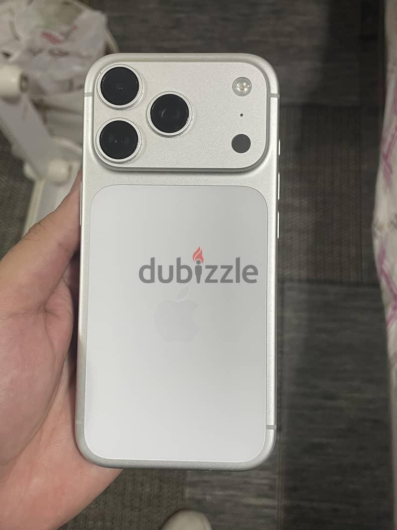Apple - iPhone 17 Pro — 1/5