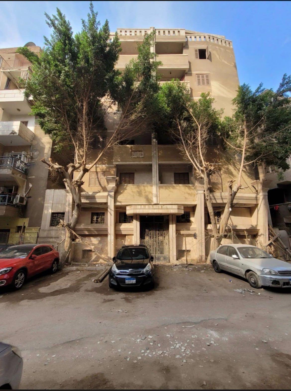 للبيعبين الهرم وفيصل محطة مدكورمساحة ٣٠٠ متر مبني عليها ٨ ادوار شامل الميزانينلم تسكن من قبل