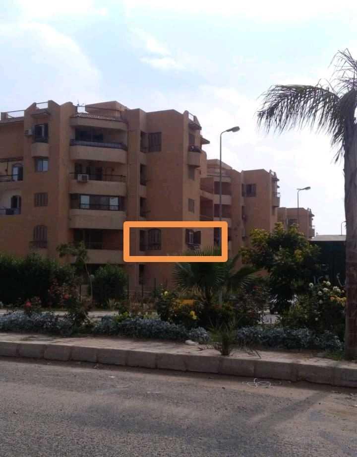 للبيع من المالك بكمبوند البستان بالتجمع الأول خالصه الثمن كامله المرافق