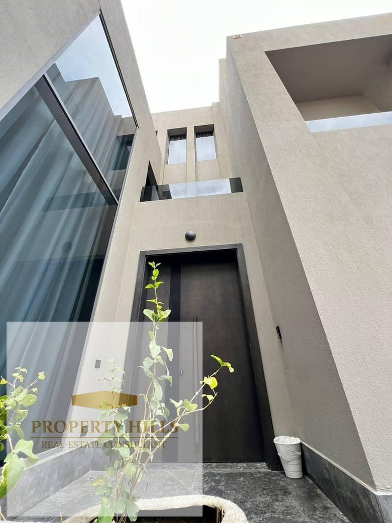 Villa for Sale Installments up to 10 Years Best Price 210 sqm 4 Bedrooms Lowest Down Payment Open Pool View in a Compound New Cairo — 1/8