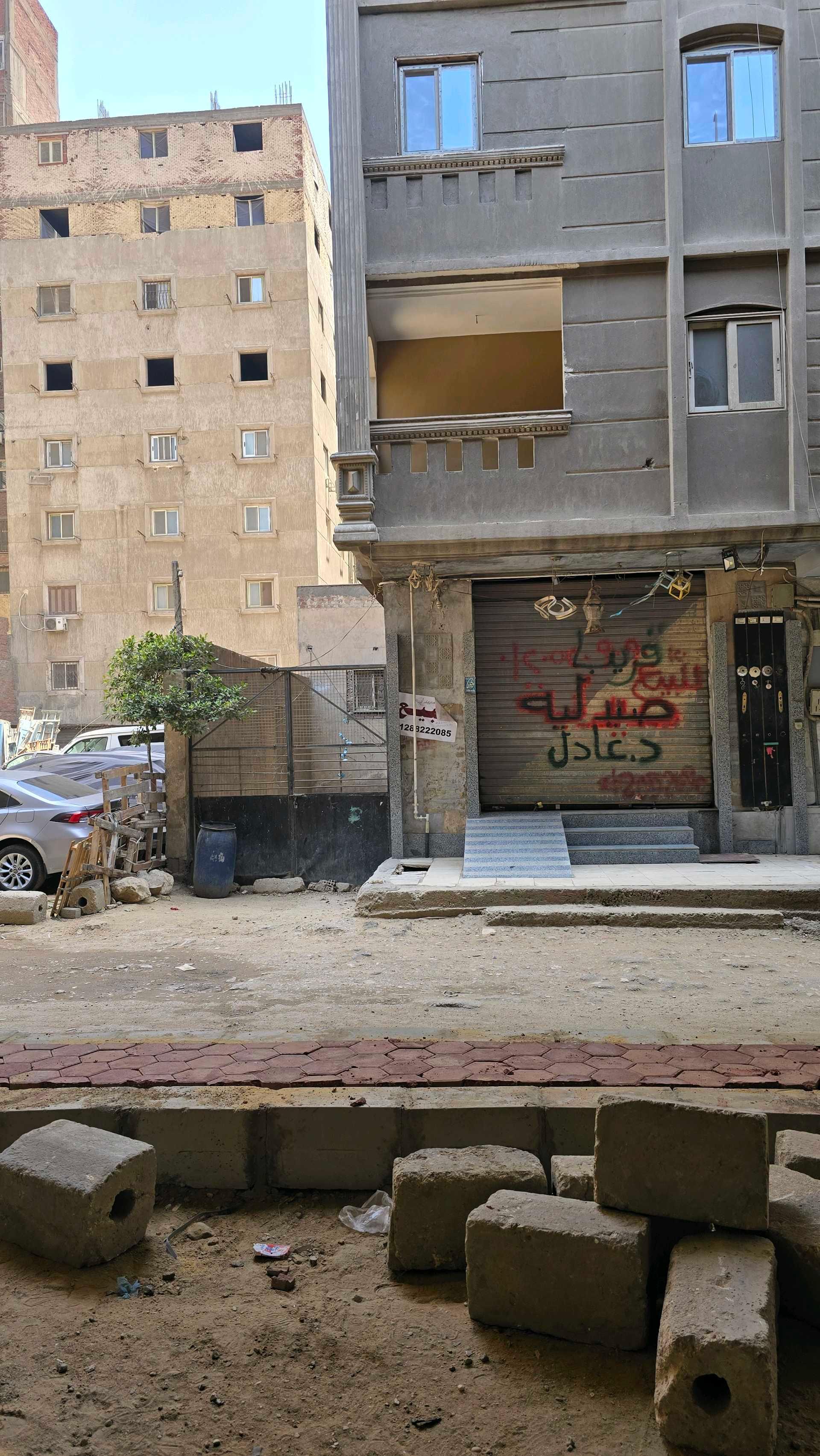 بدروم و جراج / مخزن - Basement and garage / warehouse — 1/3