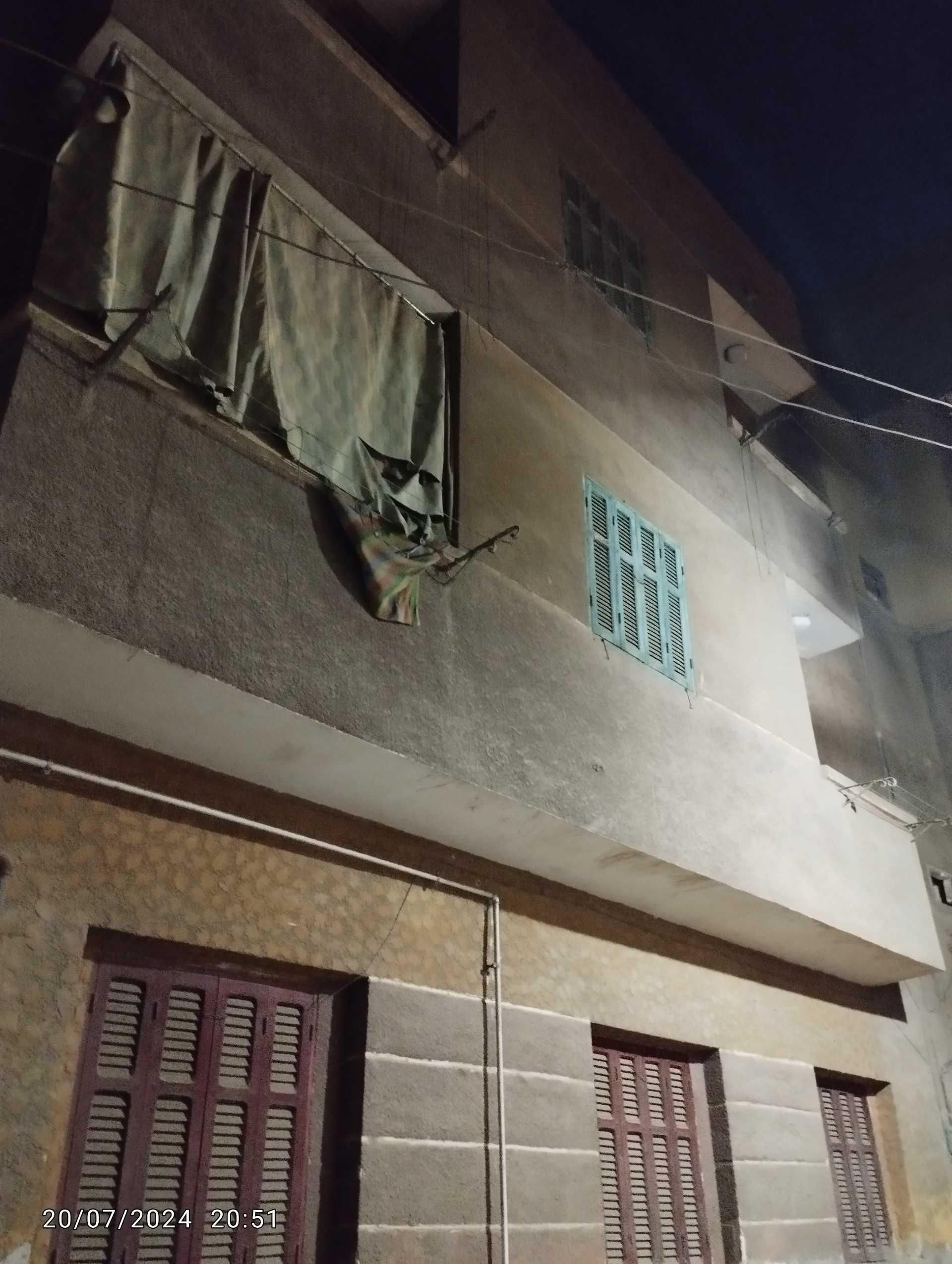 منزل ٣ ادور ٣ شقق ٣ غرف حمام ومطبخ الزقازيق بجوار مسجد الديب وشارع مولد النبي 