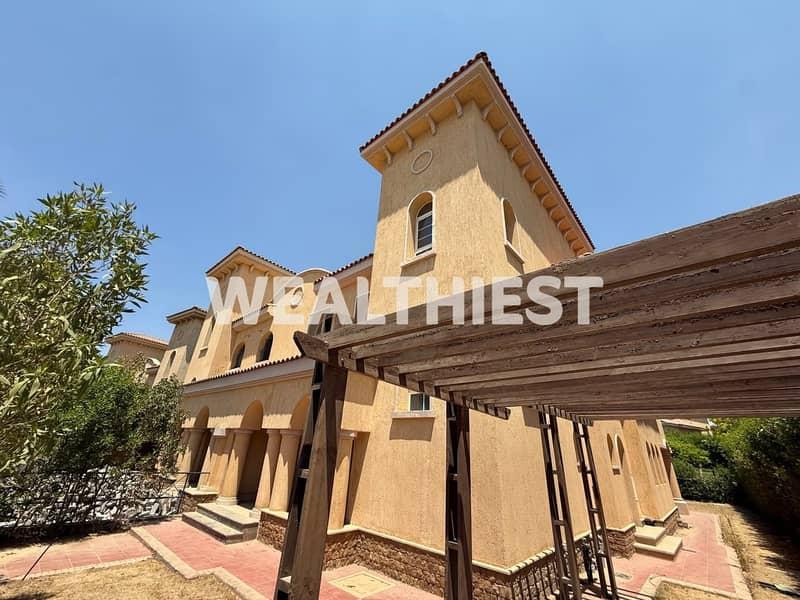 For sale: A cash twin house in one of Madinaty's finest phases, VG2, featuring a prime location, a garden view, and immediate delivery. Madinaty VG2