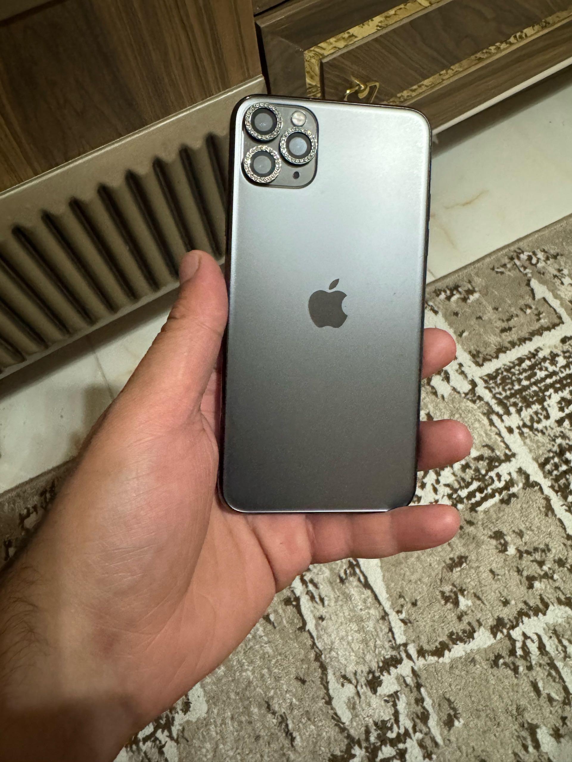 ايفون 11 بروماكس مساحه 256