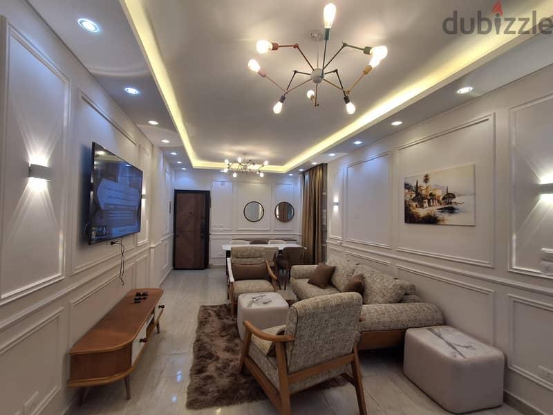 للايجار شقة مفروشة فندقي من المالك بجوار الجامعة الامريكية — 1/8