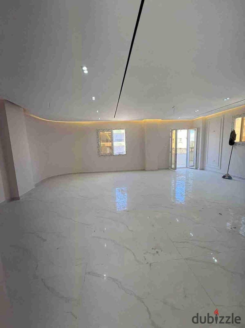 Apartment for sale, first finishing, a catch in October