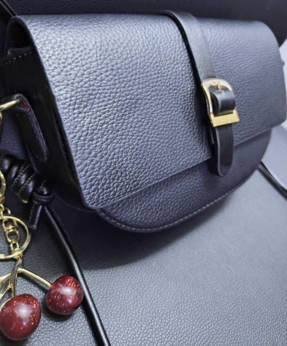 Woman Bag — 1/2