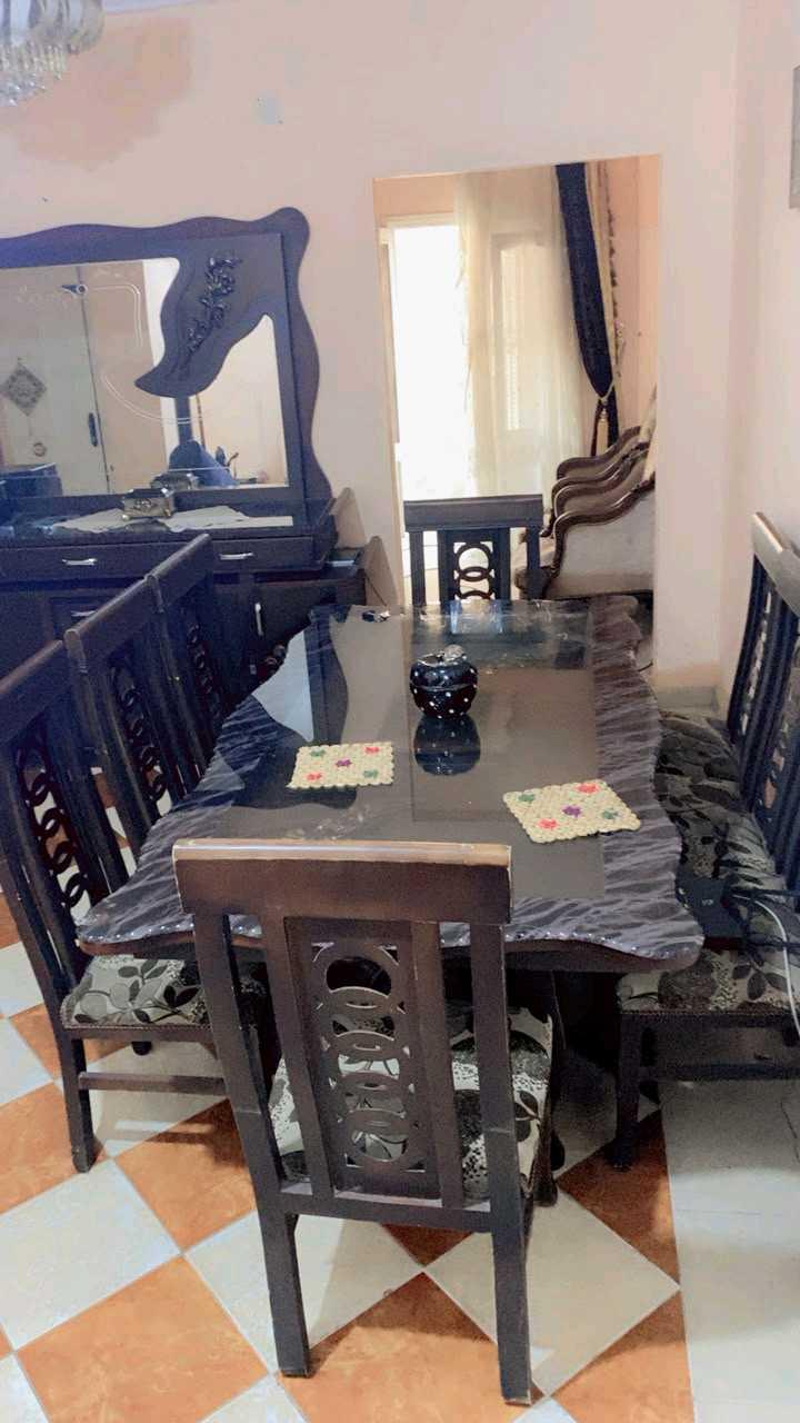 عاوز ابعهم