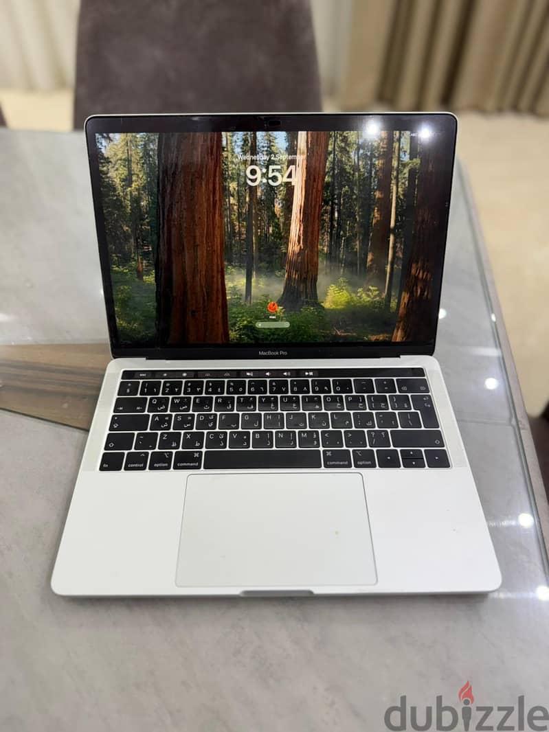 فرصة لقطة : ماك بوك MacBook Pro 13 Core i5 بحالة فابريكة للبيع السريع — 1/3