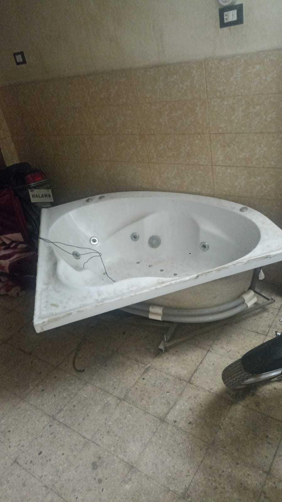 جاكوزي مستعمل من فيلا