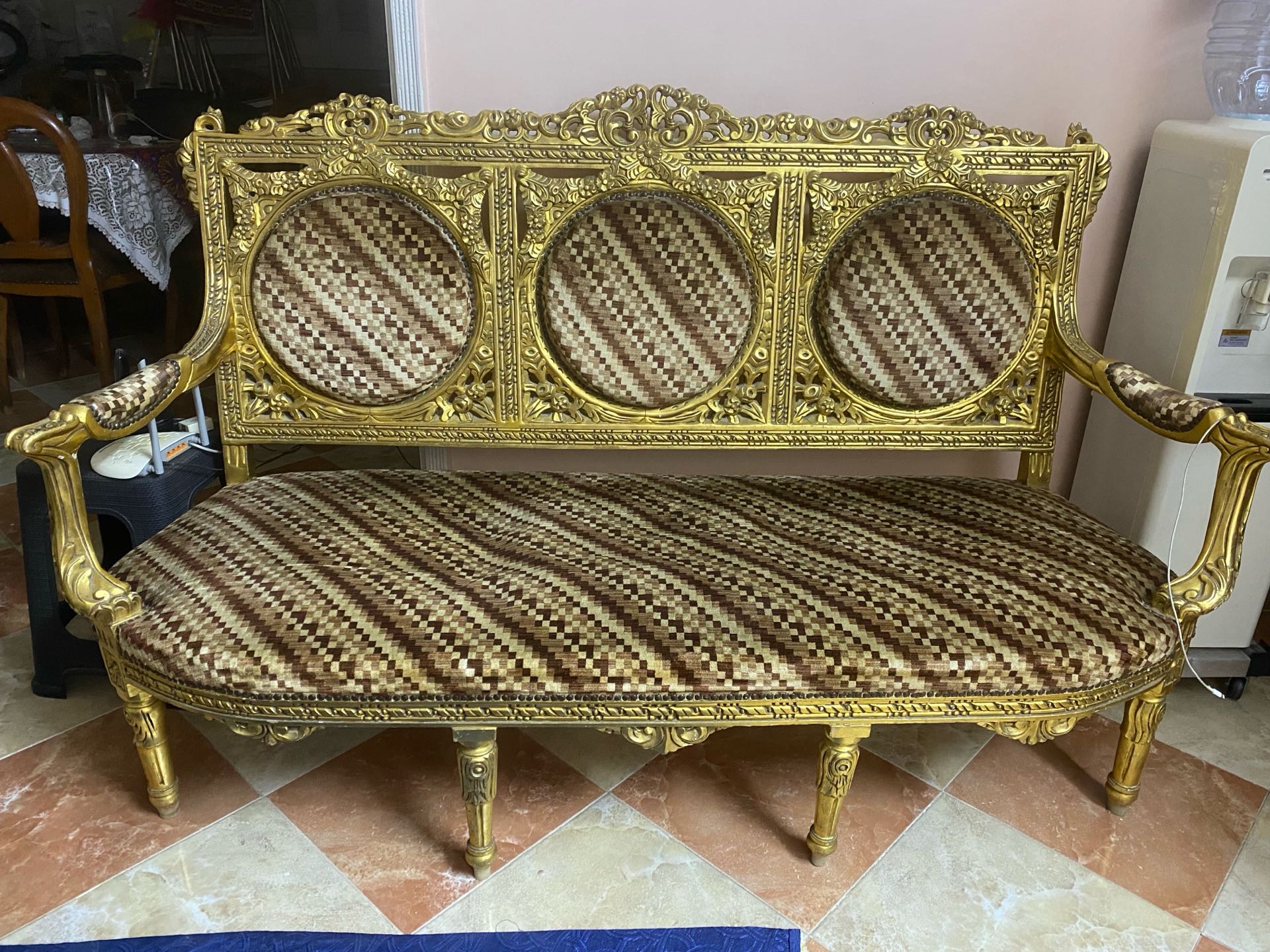 صالون — 1/2