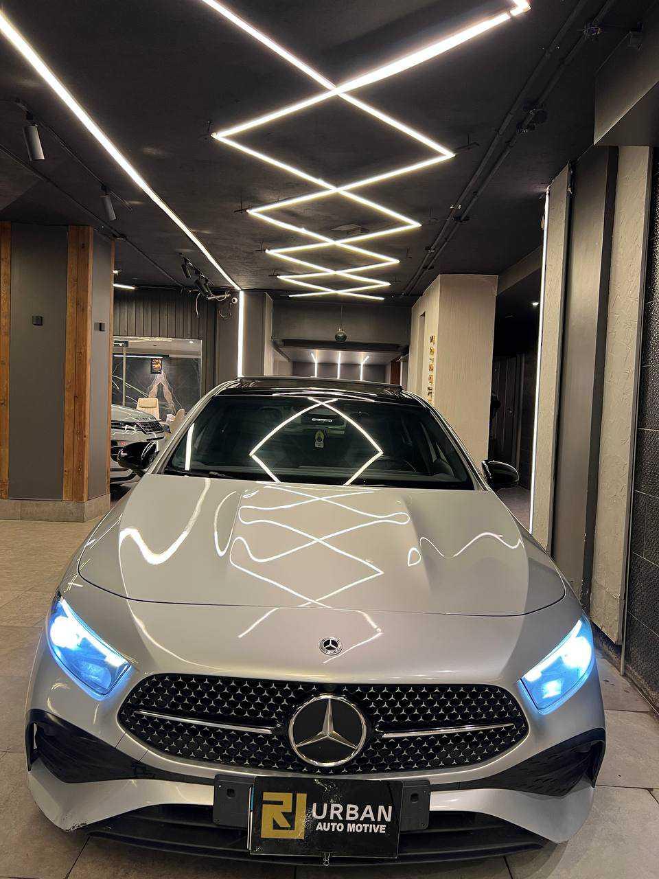 مرسيدس A200 — 1/12