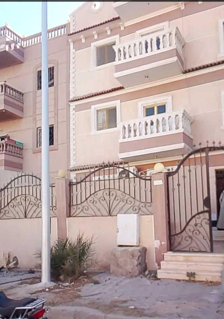 فيلا للبيع — 1/4