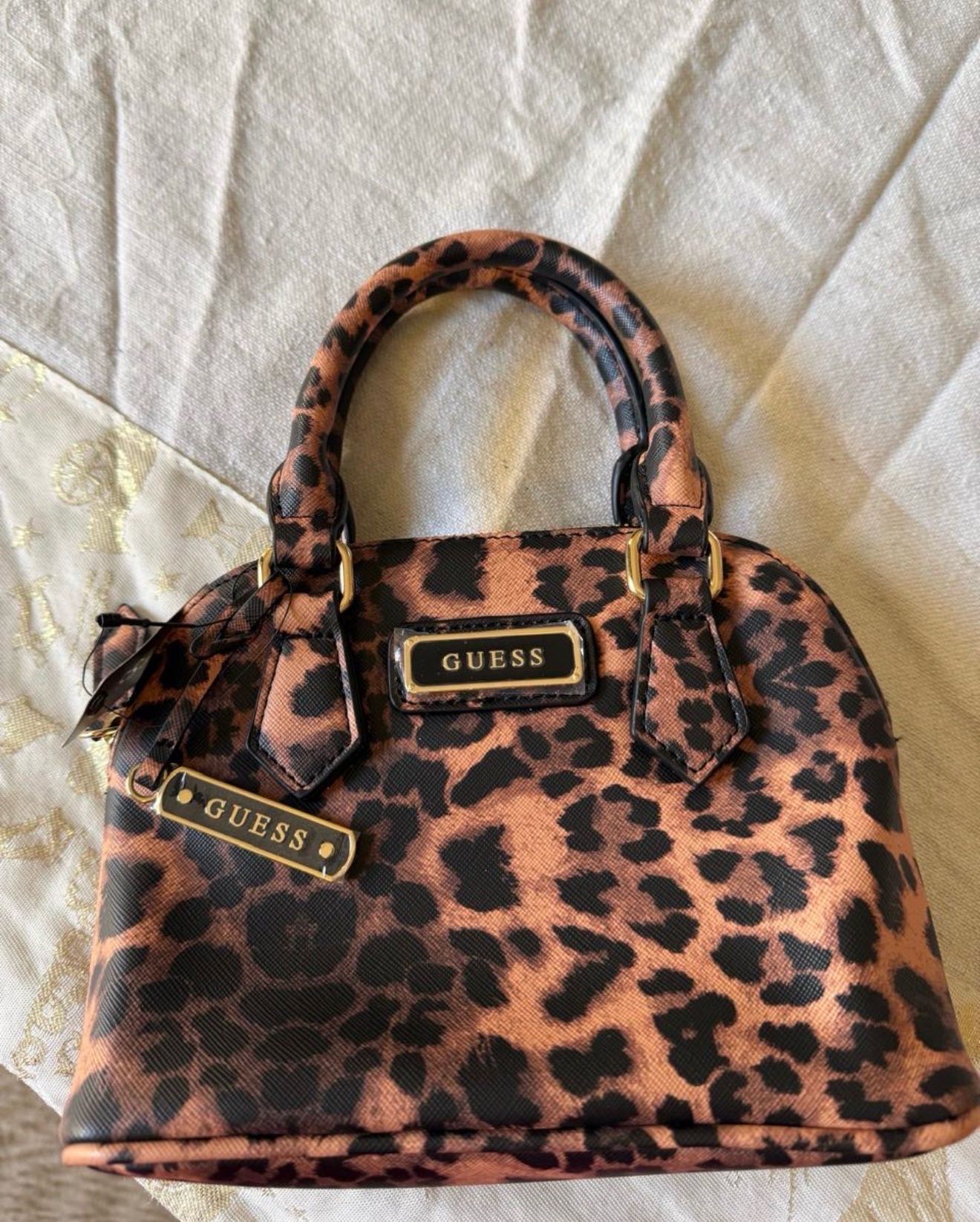 Guess شنطه اورجينال جديده  — 1/2